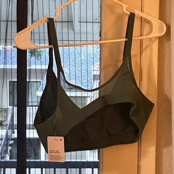 Lululemon Everlux with Mesh Train Bra - Picture 4 of 6